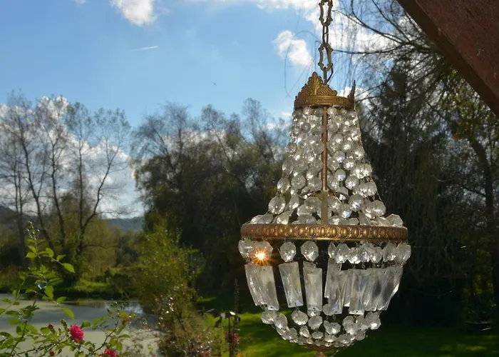 Le Jardin Sauvage Bed & Breakfast Maintenay